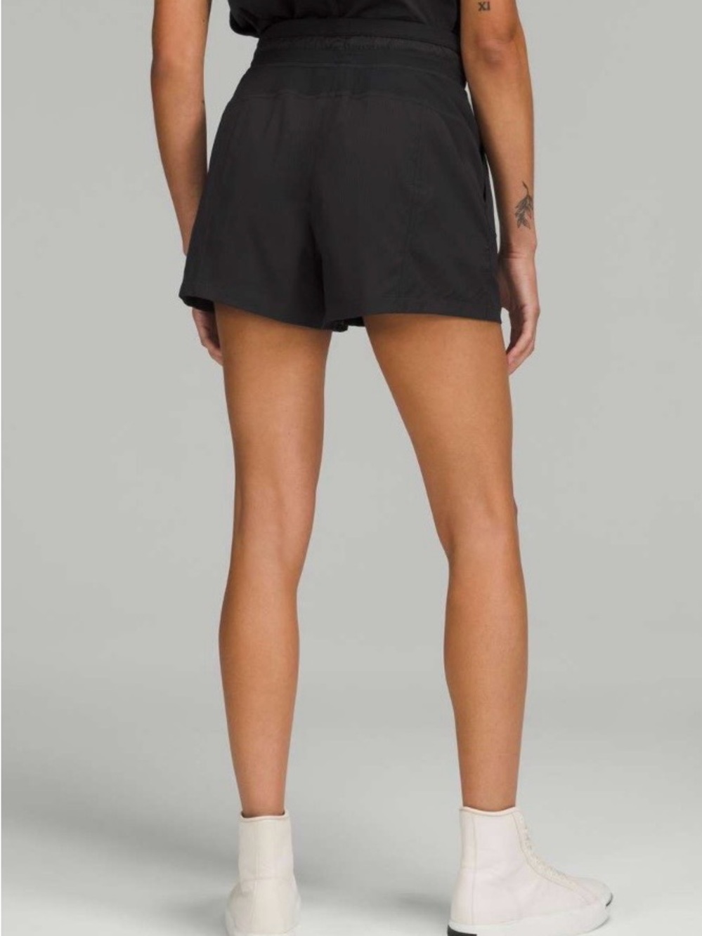 Lululemon dance studio high waisted shorts size 2 - Picture 2 of 4